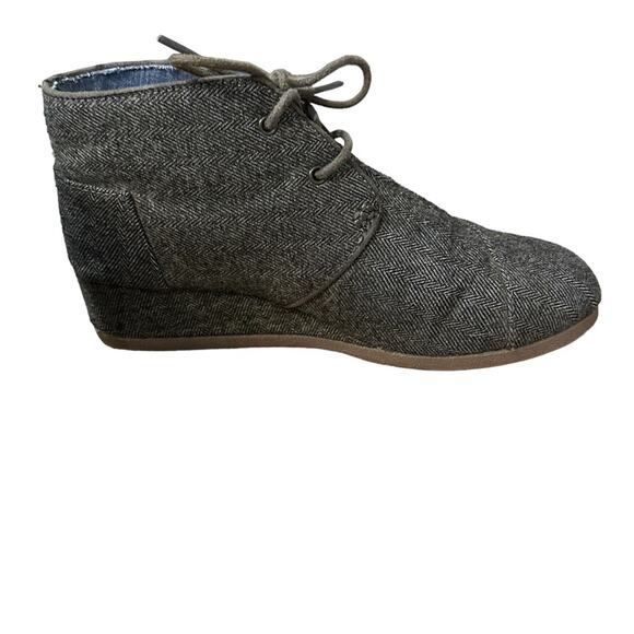 Tom's Gray Herringbone Wedge Booties in a Womens Size 5 - Picture 7 of 8
